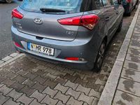 Gebraucht Hyundai i20 101 PS (74 kW) 2016 Grau Kleinwagen