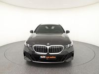 Gebraucht BMW 520 M Sport 197 PS (144 kW) 2025 Sophistorgrau Kombi