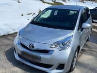 Gebraucht Toyota Verso-S Multidrive S 99 PS (72 kW) 2015 Silber Van / Kleinbus