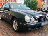 Gebraucht Mercedes E200 131 PS (96 kW) 1999 Blau Limousine
