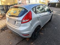 Gebraucht Ford Fiesta 89 PS (65 kW) 2012 Silber Kleinwagen