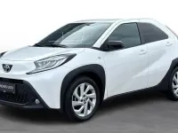 Gebraucht Toyota Aygo X Active 72 PS (52 kW) 2024 Schneeweiß 040 SUV