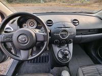 Gebraucht Mazda 2 Inclusive 75 PS (55 kW) 2010 Silber Kleinwagen