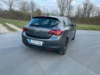Usado Opel Astra Design Edition 140 HP (102 kW) 2011 Cinzento Sedan