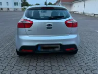 Gebraucht Kia Rio 109 PS (80 kW) 2011 Silber Limousine