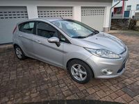 Gebraucht Ford Fiesta Titanium 80 PS (58 kW) 2012 Silber Kleinwagen