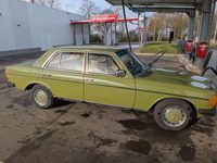 Gebraucht Mercedes 240 74 PS (54 kW) 1979 Grün Limousine