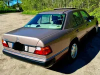 Gebraucht Mercedes E220 150 PS (110 kW) 1993 Andere farben Limousine