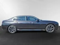 Gebraucht BMW 750e Executive 489 PS (359 kW) 2024 Sophistograu brillanteffekt Limousine