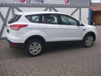 Gebraucht Ford Kuga Trend 120 PS (88 kW) 2016 Frostweiß SUV