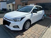 Gebraucht Hyundai i20 Advantage 84 PS (61 kW) 2020 Weiß Kleinwagen