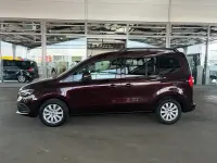 Gebraucht Mercedes T180 Progressive 131 PS (96 kW) 2025 Rot Van / Kleinbus