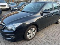 Gebraucht Hyundai i30 Edition 90 PS (66 kW) 2011 Schwarz Kleinwagen