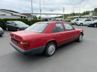 Gebraucht Mercedes 200 109 PS (80 kW) 1987 Rot Limousine