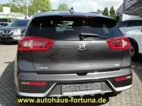 Używany Kia Niro Vision 105 KM (77 kW) 2017 Szary SUV