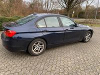 Gebraucht BMW 318 150 PS (110 kW) 2013 Blau Limousine