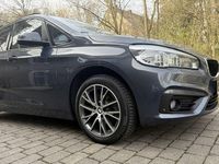 Gebraucht BMW 216 Active Tourer Advantage 116 PS (85 kW) 2017 Grau Van / Kleinbus