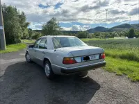 Gebraucht Mercedes 230 124 PS (91 kW) 1992 Silber Limousine