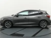 Gebraucht Ford Focus ST-Line X 116 PS (85 kW) 2025 Magnetic grijs Limousine