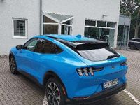 Gebraucht Ford Mustang Mach-E Basis 197 kW (269 PS) 2022 Grabber blue metallic SUV