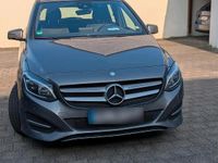 Gebraucht Mercedes B220 177 PS (130 kW) 2017 Grau Van / Kleinbus