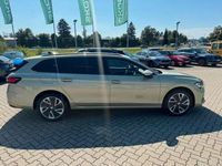 Gebraucht Skoda Superb Selection 150 PS (110 kW) 2024 Ice tea beige metallic Kombi