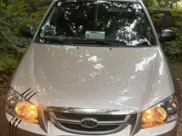 Używany Kia Cerato 98 KM (72 kW) 2005 Złoty Sedan/Limuzyna