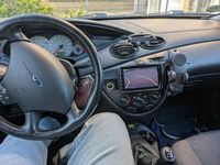 Second-hand Ford Focus 115 CP (84 kW) 2001 Argintiu Berlinǎ