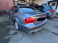 Gebraucht BMW 318 144 PS (105 kW) 2011 Grau Limousine