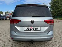 Neu VW Touran 150 PS (110 kW) 2025 Oyster silver metallic Van / Kleinbus