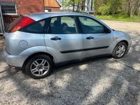 Gebraucht Ford Focus 75 PS (55 kW) 2000 Silber Limousine