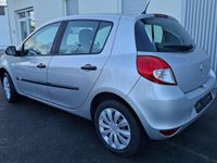 Second-hand Renault Clio III Expression 75 CP (55 kW) 2009 Argintiu Berlinǎ