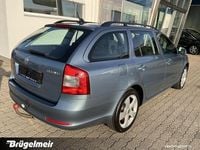 Gebraucht Skoda Octavia Elegance 160 PS (117 kW) 2012 Satingrau Kombi