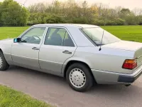 Gebraucht Mercedes E250 126 PS (92 kW) 1992 Silber Limousine