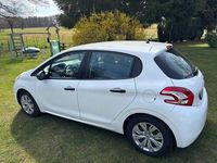 Gebraucht Peugeot 208 Access 68 PS (50 kW) 2014 Weiß Kleinwagen