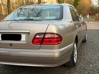 Gebraucht Mercedes E320 224 PS (164 kW) 2001 Gold Limousine