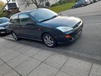 Gebraucht Ford Focus 116 PS (85 kW) 2000 Blau Limousine