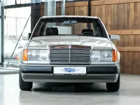 Gebraucht Mercedes 200 118 PS (86 kW) 1991 Silber Limousine