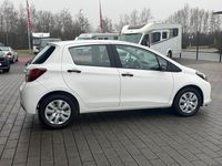 Gebraucht Toyota Yaris Basis 69 PS (50 kW) 2017 Weiß Limousine