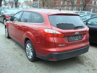 Gebraucht Ford Focus Titanium 125 PS (91 kW) 2012 Rot Limousine