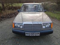 Gebraucht Mercedes E230 136 PS (100 kW) 1985 Gold Limousine