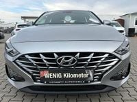 Gebraucht Hyundai i30 Trend 120 PS (88 kW) 2023 Shimmering silver / met Limousine