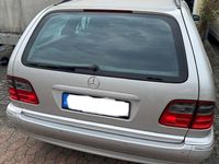 Gebraucht Mercedes E240 Avantgarde 170 PS (125 kW) 2001 Silber Kombi
