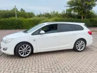 Gebraucht Opel Astra Edition 140 PS (102 kW) 2012 Weiß Kombi