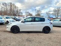 Gebraucht Peugeot 308 Active 125 PS (91 kW) 2015 Weiß Limousine