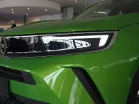 Gebraucht Opel Mokka-e Edition 100 kW (136 PS) 2023 Matcha grün metallic SUV