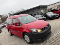 Używany VW Caddy Trendline 105 KM (77 kW) 2012 Czerwony Minivan