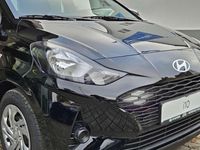 Gebraucht Hyundai i10 Select 63 PS (46 kW) 2024 Phantom black / met Kleinwagen