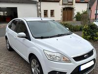 Gebraucht Ford Focus 109 PS (80 kW) 2011 Weiß Limousine