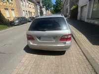 Usado Mercedes E220 Avantgarde 150 CV (110 kW) 2004 Plateado Familiar